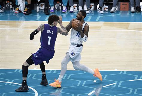 Dallas Mavericks vs. Charlotte Hornets Head.